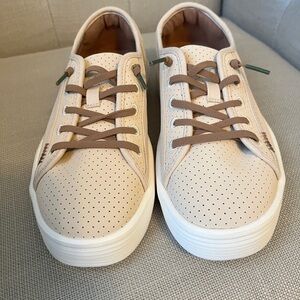 Hey dude Women’s Sneakers Size 7